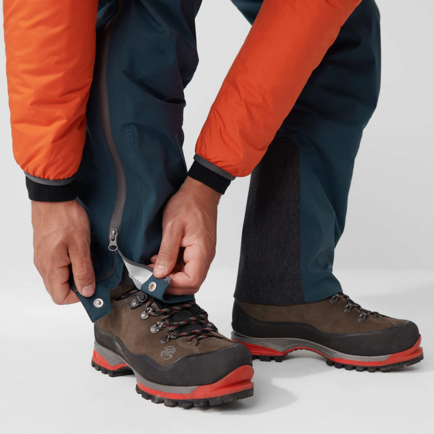 FJÄLLRÄVEN BERGTAGEN ECO-SHELL TROUSERS M Herren - Hardshellhose – Bild 12