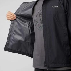 Rab DOWNPOUR ECO JACKET Herren - Regenjacke -Outdoor Bekleidung Geschäft 5637871700 q downpour eco jacket rab 24 1